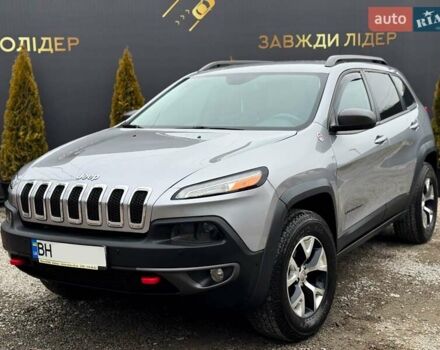 Серый Джип Чероки, объемом двигателя 3.24 л и пробегом 200 тыс. км за 15900 $, фото 1 на Automoto.ua