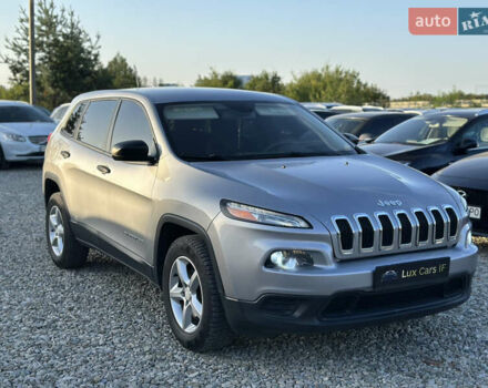 Сірий Джип Cherokee, об'ємом двигуна 2.36 л та пробігом 220 тис. км за 9900 $, фото 1 на Automoto.ua