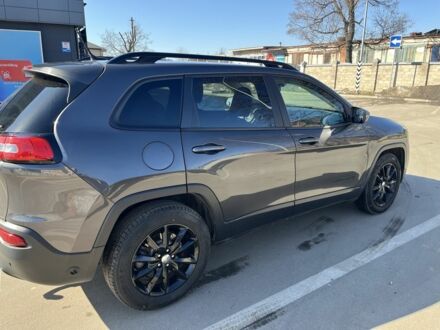 Серый Джип Чероки, объемом двигателя 2.4 л и пробегом 147 тыс. км за 13500 $, фото 1 на Automoto.ua