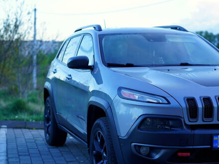 Сірий Джип Cherokee, об'ємом двигуна 3.2 л та пробігом 183 тис. км за 15500 $, фото 1 на Automoto.ua
