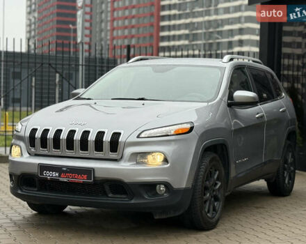 Серый Джип Чероки, объемом двигателя 2.36 л и пробегом 190 тыс. км за 12000 $, фото 1 на Automoto.ua