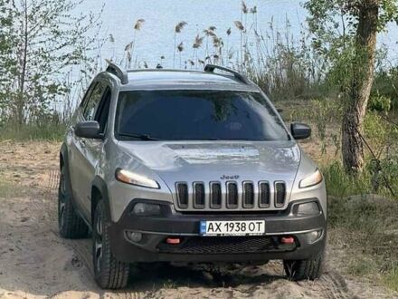 Сірий Джип Cherokee, об'ємом двигуна 2.4 л та пробігом 320 тис. км за 12000 $, фото 1 на Automoto.ua