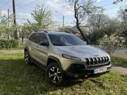 Сірий Джип Cherokee, об'ємом двигуна 2.4 л та пробігом 320 тис. км за 12000 $, фото 1 на Automoto.ua