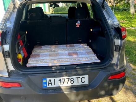 Серый Джип Чероки, объемом двигателя 2.4 л и пробегом 114 тыс. км за 15500 $, фото 1 на Automoto.ua