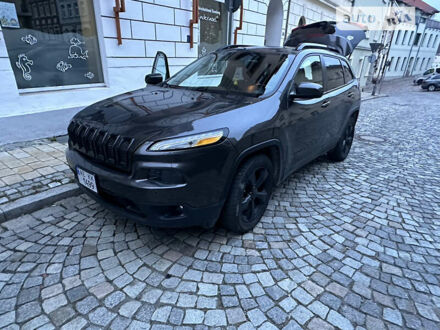 Джип Чероки 2017 в Днепре (Днепропетровске) на Automoto.ua Серый Джип Чероки, объемом двигателя 2.36 л и пробегом 110 тыс. км за 14900 $, фото 1 на Automoto.ua