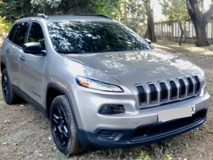 Серый Джип Чероки, объемом двигателя 2.4 л и пробегом 215 тыс. км за 13900 $, фото 1 на Automoto.ua