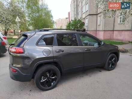 Джип Чероки 2017 в Ровно на Automoto.ua Серый Джип Чероки, объемом двигателя 2.36 л и пробегом 155 тыс. км за 12992 $, фото 1 на Automoto.ua