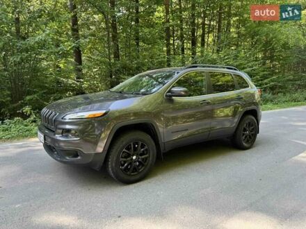 Сірий Джип Cherokee, об'ємом двигуна 3.24 л та пробігом 128 тис. км за 16200 $, фото 1 на Automoto.ua