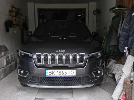 Джип Cherokee 2018 у Рівному на Automoto.ua Сірий Джип Cherokee, об'ємом двигуна 3.2 л та пробігом 150 тис. км за 18700 $, фото 1 на Automoto.ua