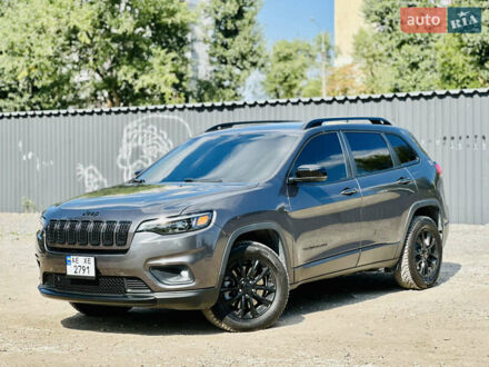 Джип Cherokee 2018 у Кам'янське (Дніпродзержинськ) на Automoto.ua Сірий Джип Cherokee, об'ємом двигуна 3.24 л та пробігом 130 тис. км за 15999 $, фото 1 на Automoto.ua