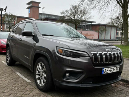 Джип Cherokee 2018 у Ужгороді на Automoto.ua Сірий Джип Cherokee, об'ємом двигуна 2.36 л та пробігом 114 тис. км за 21205 $, фото 1 на Automoto.ua