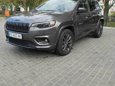 Джип Чероки 2019 в Днепре (Днепропетровске) на Automoto.ua Серый Джип Чероки, объемом двигателя 3.2 л и пробегом 134 тыс. км за 19000 $, фото 1 на Automoto.ua