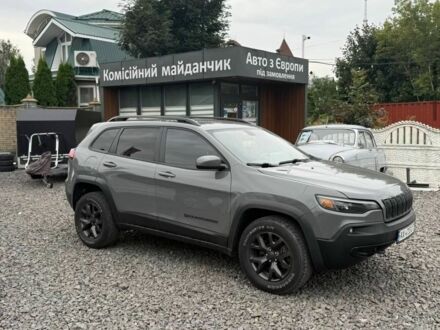 Серый Джип Чероки, объемом двигателя 3.2 л и пробегом 121 тыс. км за 18500 $, фото 1 на Automoto.ua