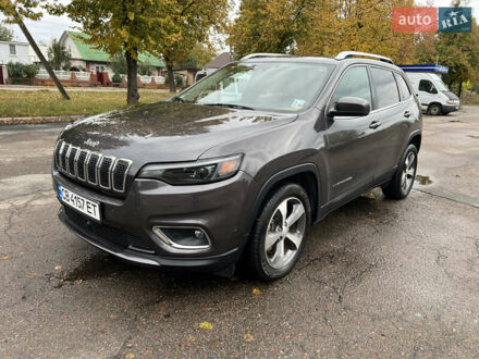 Джип Чероки 2021 в Чернигове на Automoto.ua Серый Джип Чероки, объемом двигателя 3.2 л и пробегом 121 тыс. км за 17800 $, фото 1 на Automoto.ua