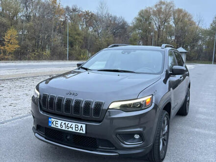 Серый Джип Чероки, объемом двигателя 3.24 л и пробегом 43 тыс. км за 21800 $, фото 1 на Automoto.ua