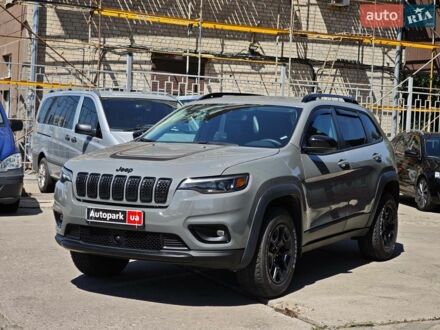 Сірий Джип Cherokee, об'ємом двигуна 3.2 л та пробігом 120 тис. км за 20990 $, фото 1 на Automoto.ua