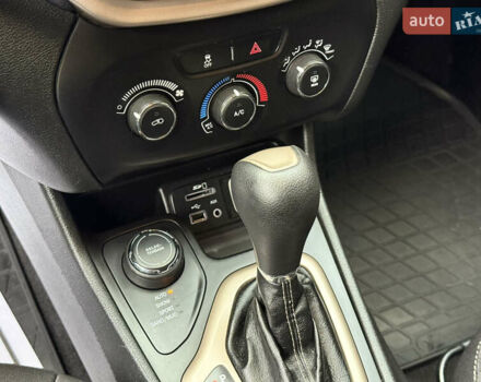 Джип Cherokee 2014 у Дніпро (Дніпропетровську) на Automoto.ua Синій Джип Cherokee, об'ємом двигуна 2.36 л та пробігом 199 тис. км за 10499 $, фото 50 на Automoto.ua