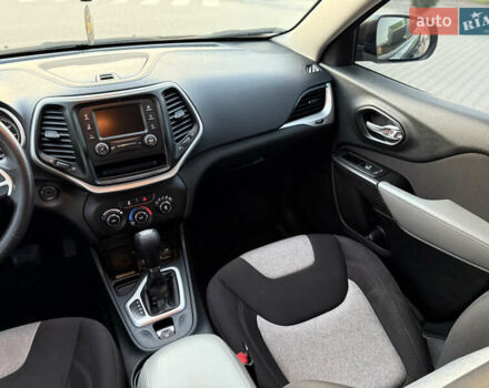 Синий Джип Чероки, объемом двигателя 2.36 л и пробегом 136 тыс. км за 11550 $, фото 24 на Automoto.ua