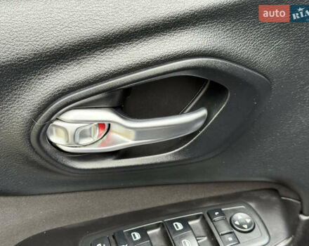 Джип Cherokee 2014 у Дніпро (Дніпропетровську) на Automoto.ua Синій Джип Cherokee, об'ємом двигуна 2.36 л та пробігом 199 тис. км за 10499 $, фото 38 на Automoto.ua