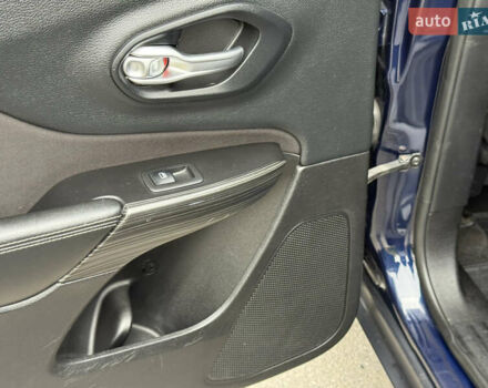 Джип Cherokee 2014 у Дніпро (Дніпропетровську) на Automoto.ua Синій Джип Cherokee, об'ємом двигуна 2.36 л та пробігом 199 тис. км за 10499 $, фото 56 на Automoto.ua