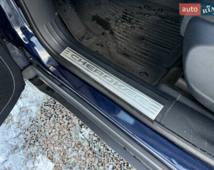 Синій Джип Cherokee, об'ємом двигуна 3.24 л та пробігом 185 тис. км за 13500 $, фото 49 на Automoto.ua