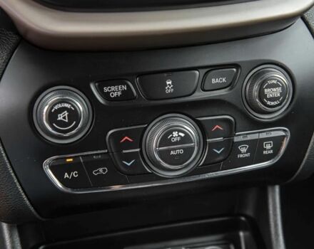 Синий Джип Чероки, объемом двигателя 0 л и пробегом 52 тыс. км за 9100 $, фото 6 на Automoto.ua