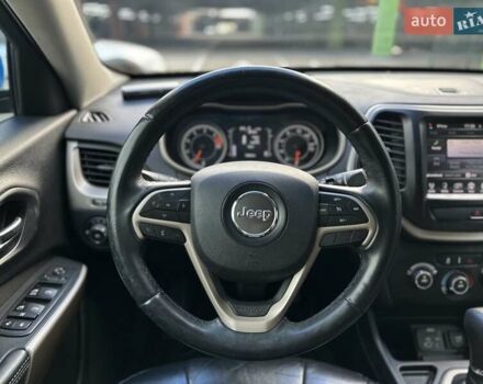 Джип Чероки 2017 в Киеве на Automoto.ua Синий Джип Чероки, объемом двигателя 2.36 л и пробегом 75 тыс. км за 15500 $, фото 19 на Automoto.ua