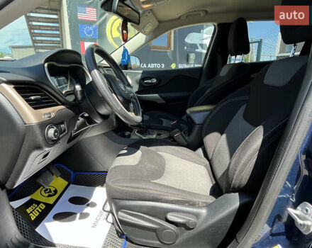 Синій Джип Cherokee, об'ємом двигуна 2.36 л та пробігом 227 тис. км за 13000 $, фото 9 на Automoto.ua