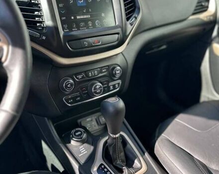 Джип Чероки 2018 в Киеве на Automoto.ua Синий Джип Чероки, объемом двигателя 3.24 л и пробегом 110 тыс. км за 13700 $, фото 39 на Automoto.ua