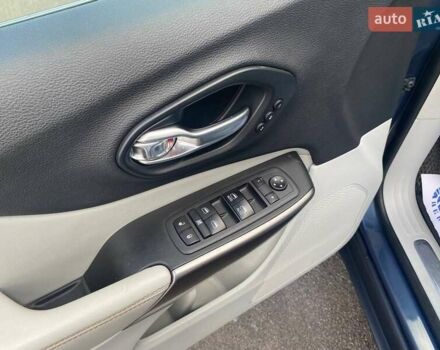 Джип Чероки 2019 в Виннице на Automoto.ua Синий Джип Чероки, объемом двигателя 3.24 л и пробегом 102 тыс. км за 18500 $, фото 8 на Automoto.ua