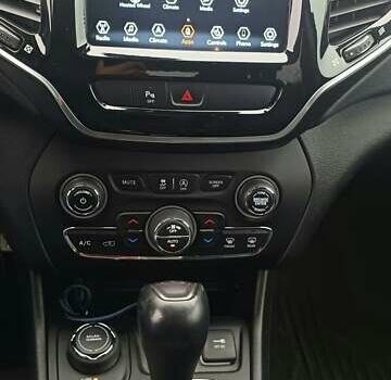 Синій Джип Cherokee, об'ємом двигуна 3.2 л та пробігом 59 тис. км за 25900 $, фото 6 на Automoto.ua