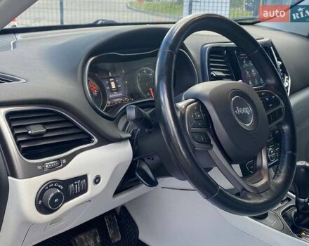 Джип Чероки 2019 в Виннице на Automoto.ua Синий Джип Чероки, объемом двигателя 3.24 л и пробегом 102 тыс. км за 18500 $, фото 10 на Automoto.ua