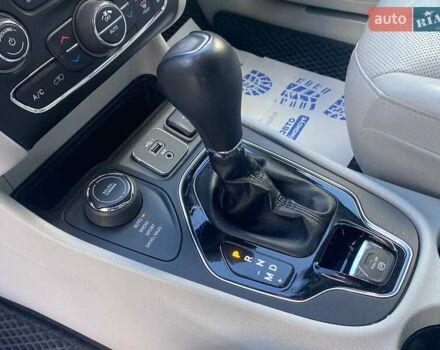 Джип Чероки 2019 в Виннице на Automoto.ua Синий Джип Чероки, объемом двигателя 3.24 л и пробегом 102 тыс. км за 18500 $, фото 15 на Automoto.ua