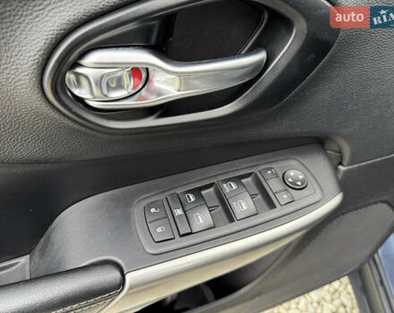 Синій Джип Cherokee, об'ємом двигуна 3.24 л та пробігом 111 тис. км за 21500 $, фото 16 на Automoto.ua