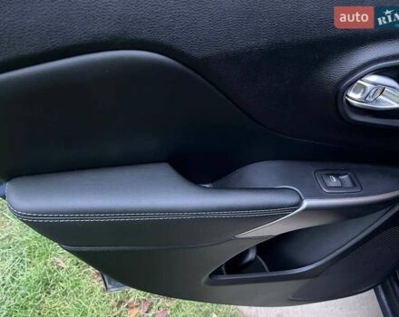 Синій Джип Cherokee, об'ємом двигуна 2.4 л та пробігом 102 тис. км за 15300 $, фото 5 на Automoto.ua