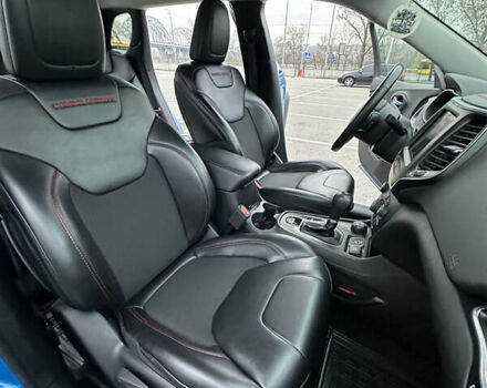 Синій Джип Cherokee, об'ємом двигуна 3.24 л та пробігом 142 тис. км за 18700 $, фото 22 на Automoto.ua