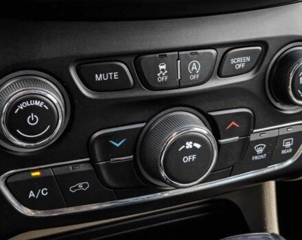 Синий Джип Чероки, объемом двигателя 2.4 л и пробегом 112 тыс. км за 12000 $, фото 17 на Automoto.ua