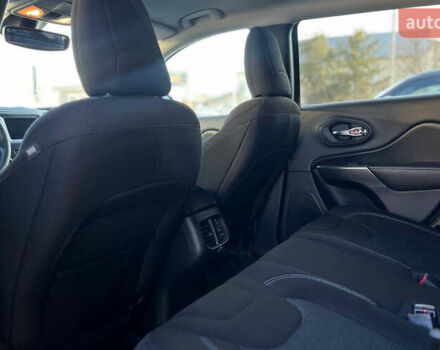 Джип Cherokee 2021 у Івано-Франківську на Automoto.ua Синій Джип Cherokee, об'ємом двигуна 2.36 л та пробігом 90 тис. км за 18500 $, фото 25 на Automoto.ua