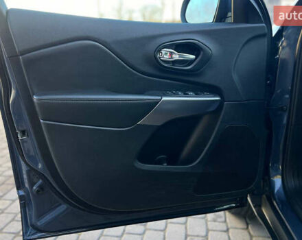 Джип Cherokee 2021 у Івано-Франківську на Automoto.ua Синій Джип Cherokee, об'ємом двигуна 2.36 л та пробігом 90 тис. км за 18500 $, фото 7 на Automoto.ua