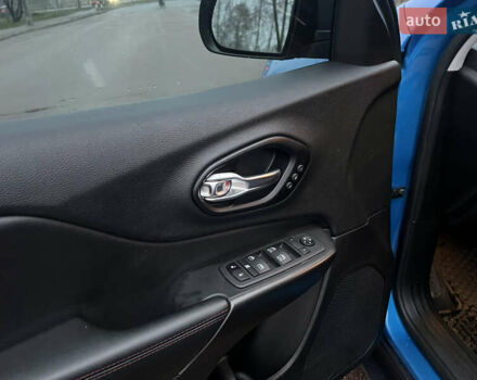 Синий Джип Чероки, объемом двигателя 3.2 л и пробегом 133 тыс. км за 20000 $, фото 20 на Automoto.ua