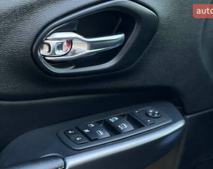 Джип Cherokee 2021 у Івано-Франківську на Automoto.ua Синій Джип Cherokee, об'ємом двигуна 2.36 л та пробігом 90 тис. км за 18500 $, фото 8 на Automoto.ua