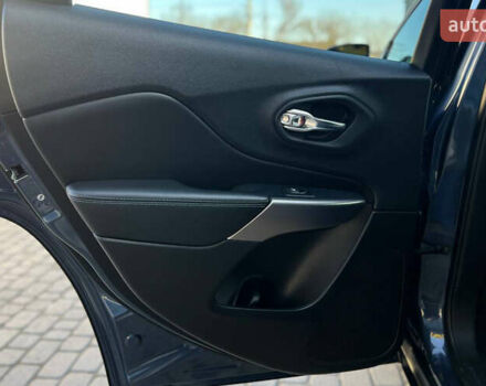 Джип Cherokee 2021 у Івано-Франківську на Automoto.ua Синій Джип Cherokee, об'ємом двигуна 2.36 л та пробігом 90 тис. км за 18500 $, фото 22 на Automoto.ua