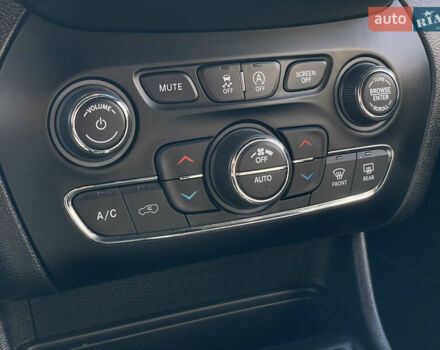 Джип Чероки 2021 в Бердичеве на Automoto.ua Синий Джип Чероки, объемом двигателя 3.2 л и пробегом 73 тыс. км за 21755 $, фото 51 на Automoto.ua