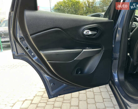 Джип Чероки 2021 в Бердичеве на Automoto.ua Синий Джип Чероки, объемом двигателя 3.2 л и пробегом 73 тыс. км за 21755 $, фото 24 на Automoto.ua