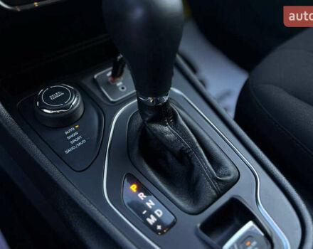 Джип Cherokee 2021 у Івано-Франківську на Automoto.ua Синій Джип Cherokee, об'ємом двигуна 2.36 л та пробігом 90 тис. км за 18500 $, фото 18 на Automoto.ua