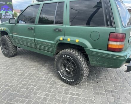 Зеленый Джип Чероки, объемом двигателя 5.2 л и пробегом 360 тыс. км за 5700 $, фото 1 на Automoto.ua