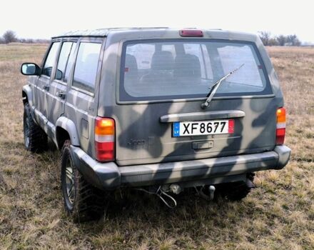 Зелений Джип Cherokee, об'ємом двигуна 2.5 л та пробігом 270 тис. км за 4000 $, фото 3 на Automoto.ua