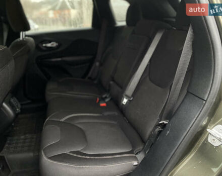 Зеленый Джип Чероки, объемом двигателя 2.36 л и пробегом 180 тыс. км за 13500 $, фото 16 на Automoto.ua