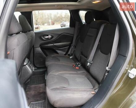 Зелений Джип Cherokee, об'ємом двигуна 2.36 л та пробігом 200 тис. км за 13500 $, фото 9 на Automoto.ua