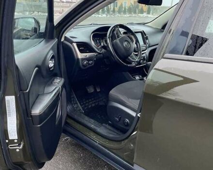 Зелений Джип Cherokee, об'ємом двигуна 2.36 л та пробігом 200 тис. км за 14000 $, фото 9 на Automoto.ua